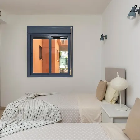 3 Bed Townhouse With Garden & Terraces In Sun & Golf Nueva Andalucia בית נופש