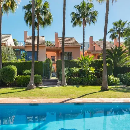 3 Bed Townhouse With Garden & Terraces In Sun & Golf Nueva Andalucia בית נופש מארבלה