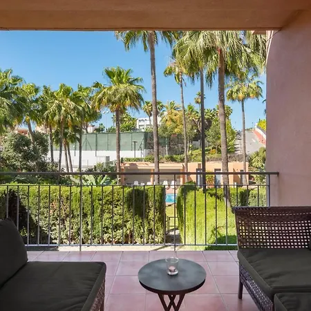 3 Bed Townhouse With Garden & Terraces In Sun & Golf Nueva Andalucia בית נופש מארבלה